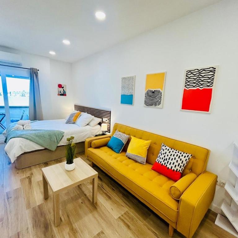 Chic central studio premiere - Studio Apartment with Balcony - 9