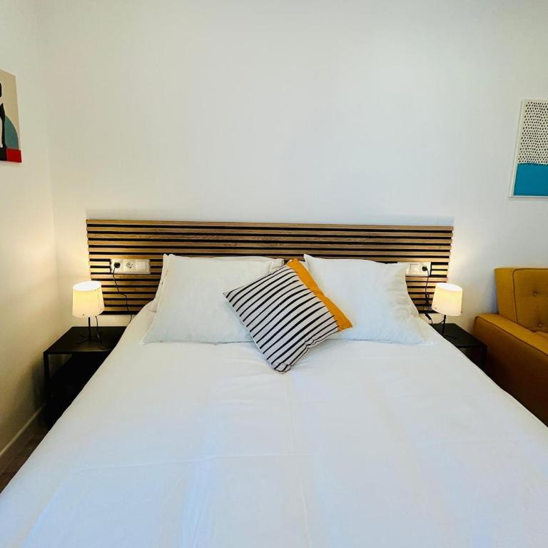 Chic central studio premiere - Studio Apartment with Balcony - 13