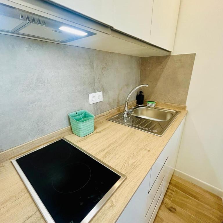 Chic central studio premiere - Studio Apartment with Balcony - 19