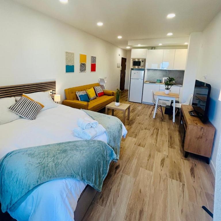 Chic central studio premiere - Studio Apartment with Balcony - 20