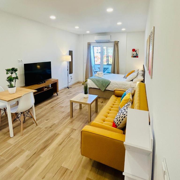 Chic central studio premiere - Studio Apartment with Balcony - 23