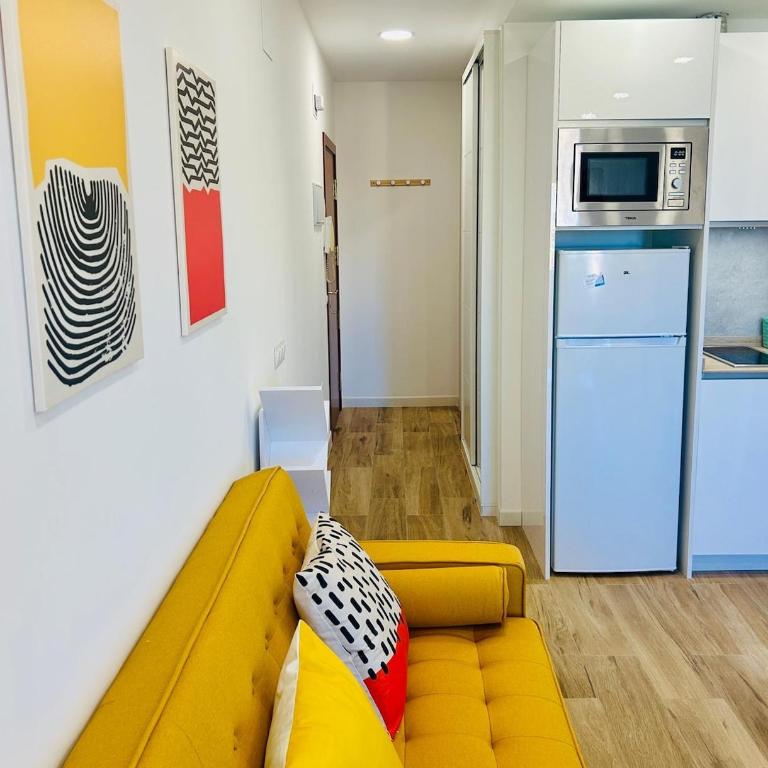 Chic central studio premiere - Studio Apartment with Balcony - 25
