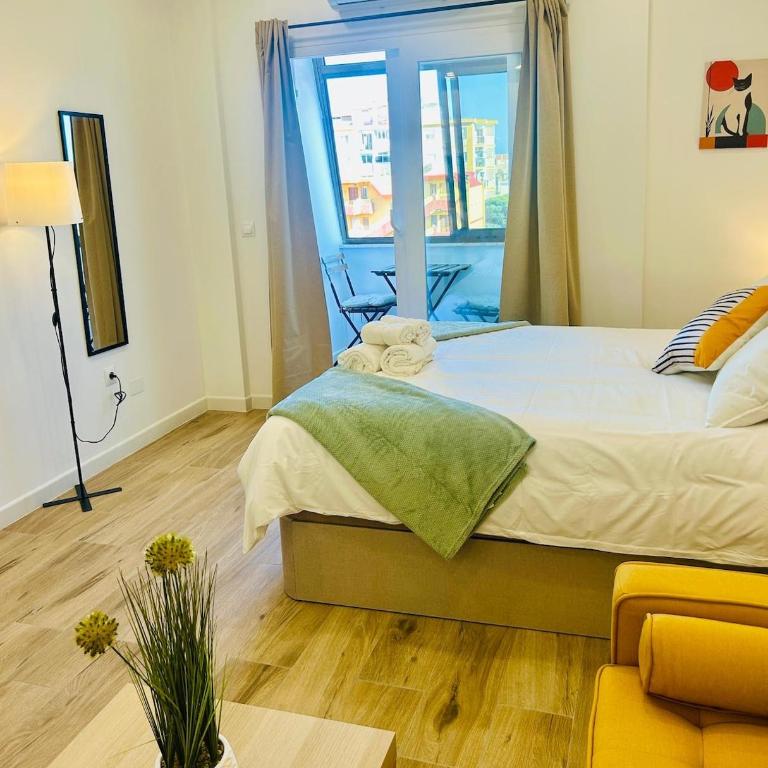 Chic central studio premiere - Studio Apartment with Balcony - 34