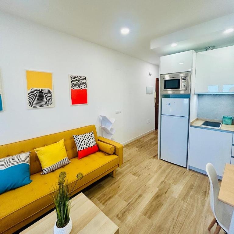 Chic central studio premiere - Studio Apartment with Balcony - 42