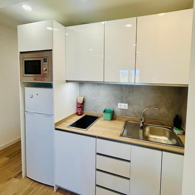 Chic central studio premiere - Studio Apartment with Balcony - 47