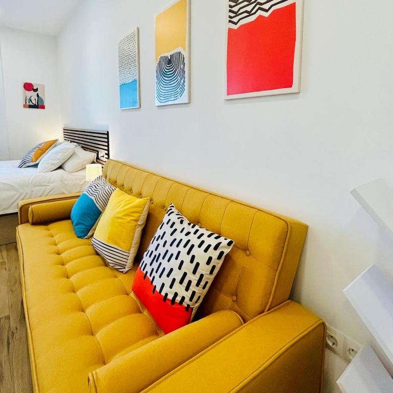 Chic central studio premiere - Studio Apartment with Balcony - 50