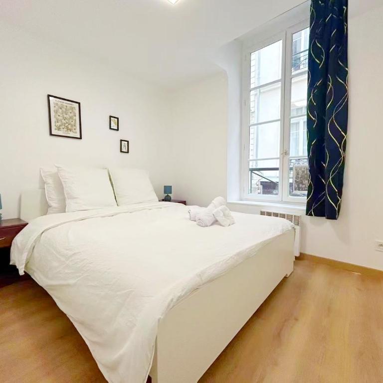 Apartment Le Marais - Three-Bedroom Apartment - 2