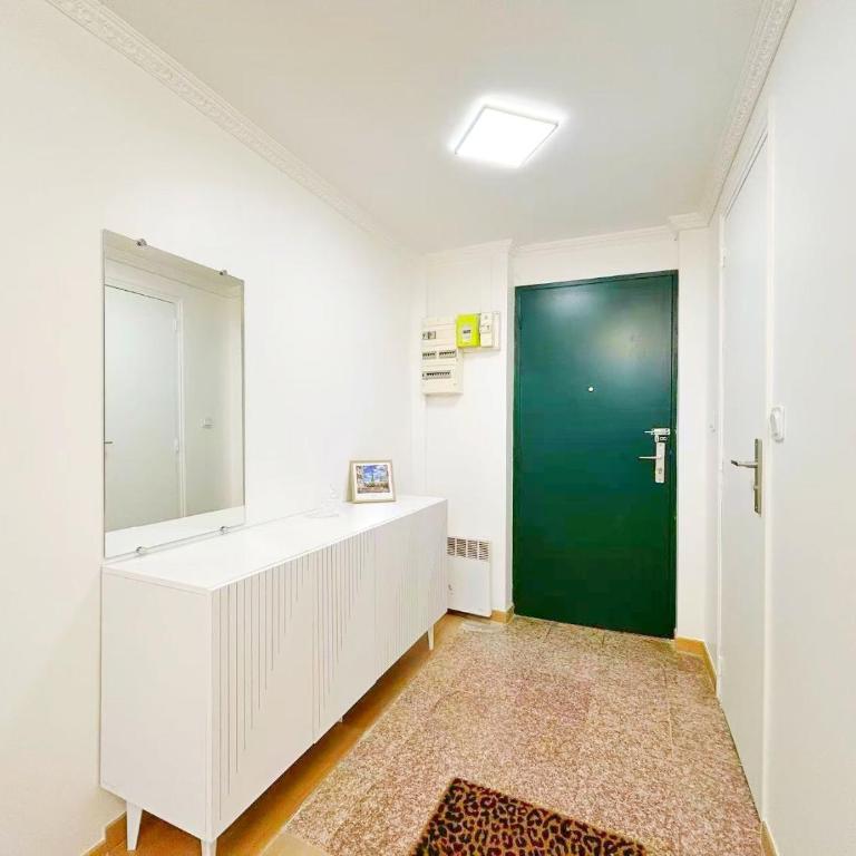 Apartment Le Marais - Three-Bedroom Apartment - 11