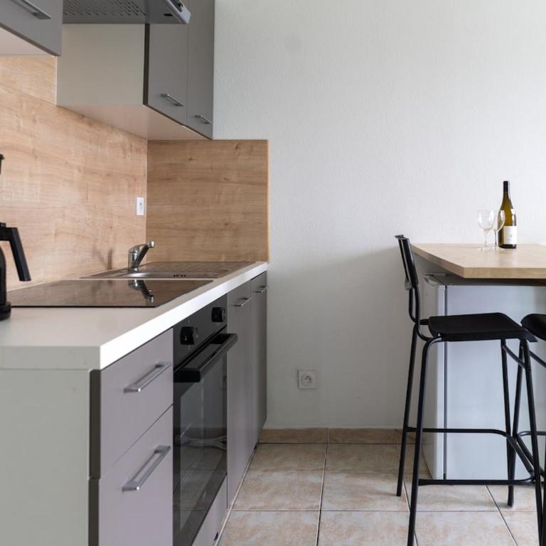 Studio équipé dans une résidence avec piscine à 10mn du centre ville - Apartment mit 1 Schlafzimmer - 7