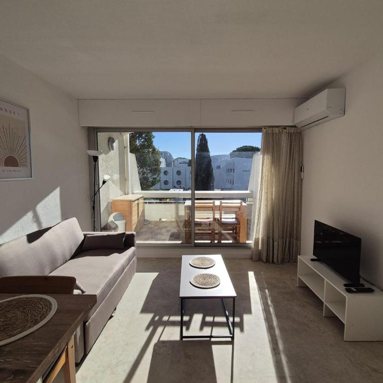 Charmant studio Climatisé avec Terrasse, Piscine et Parking dans le beau quartier du PONANT - Studio - 4