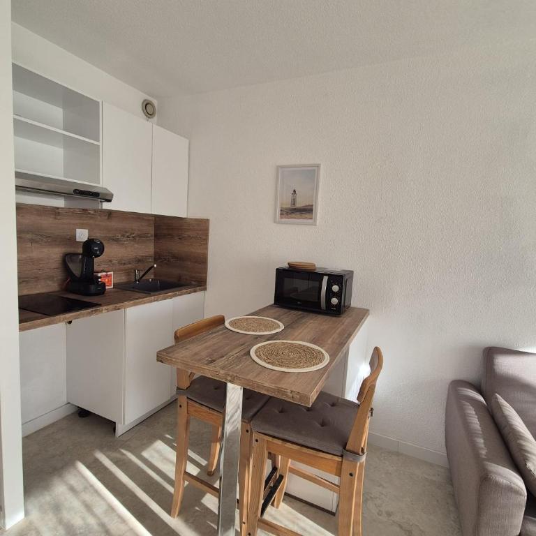 Charmant studio Climatisé avec Terrasse, Piscine et Parking dans le beau quartier du PONANT - Studio - 12