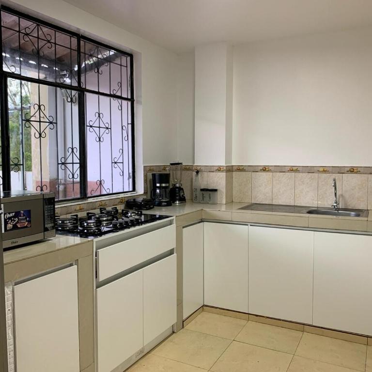 Apto Terminal Loja, equipado completamente, WiFi y otros - Two-Bedroom Family Apartment - 6