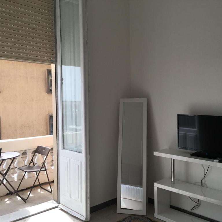 Cagliari d'Amare Via Roma - Camera Deluxe Matrimoniale/Doppia con Letti Singoli con Balcone - 21