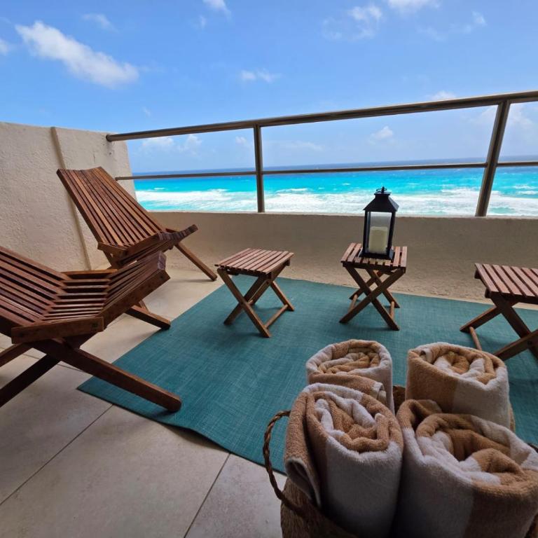 Perfect vacation getaway,Ocean View,Wifi, Beach - Two-Bedroom Apartment - 6