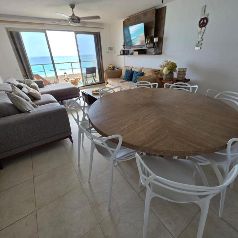 Perfect vacation getaway,Ocean View,Wifi, Beach - Two-Bedroom Apartment - 11