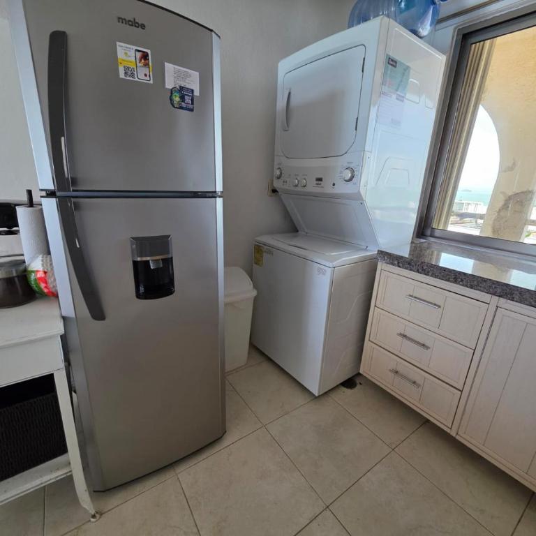 Perfect vacation getaway,Ocean View,Wifi, Beach - Two-Bedroom Apartment - 14