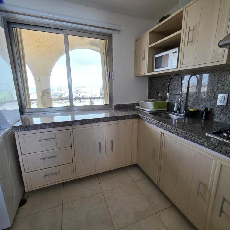 Perfect vacation getaway,Ocean View,Wifi, Beach - Two-Bedroom Apartment - 13