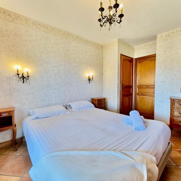 Maison provençale - Plage 500m - Maison de Vacances 3 Chambres - 5