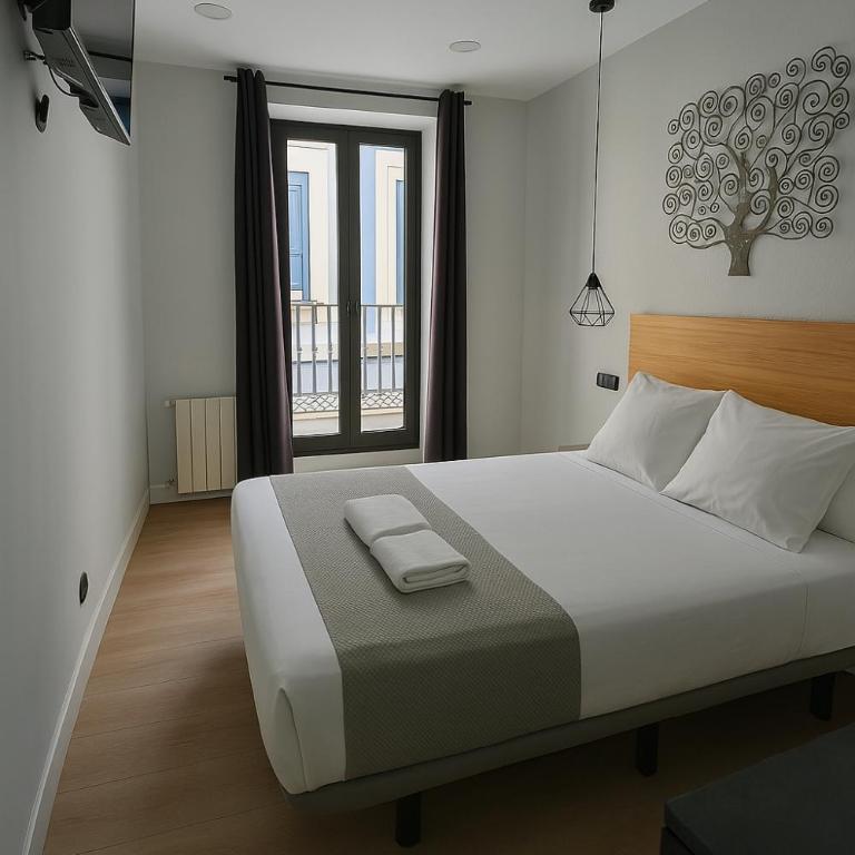 CH Lemon Rooms by HEBEROOMS - Deluxe Double Room with Balcony - 1