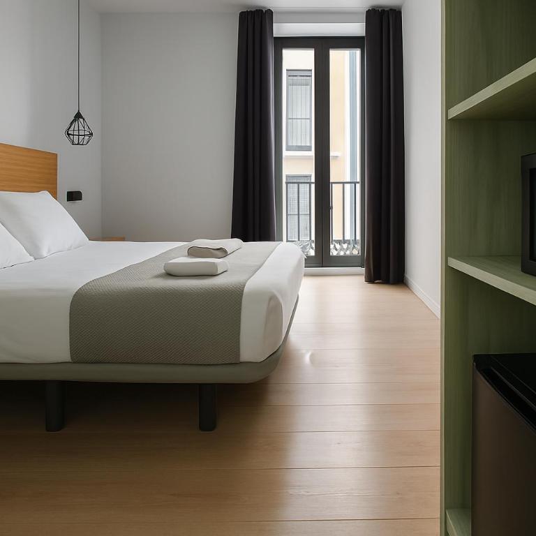 CH Lemon Rooms by HEBEROOMS - Deluxe Double Room with Balcony - 2
