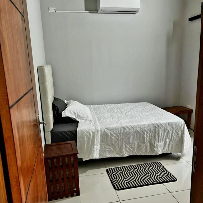Comodo Dpto bien equipado cerca de Aeropuerto y COP Comité Olímpico Py - Apartamento de 2 dormitorios con balcón - 3