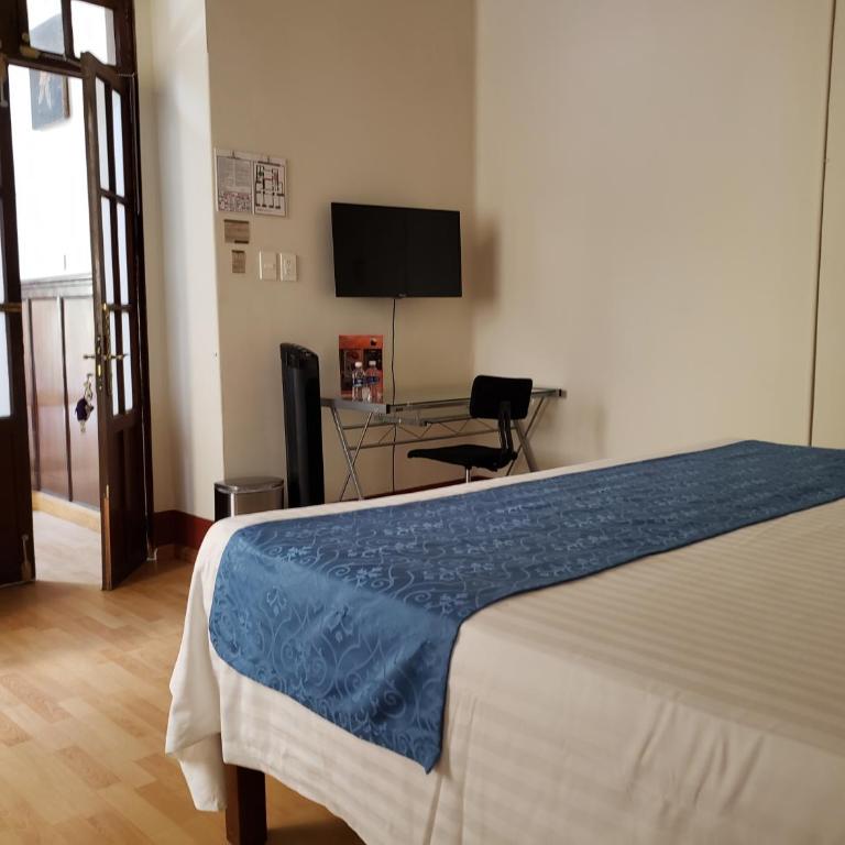Aroma Hotel - Standard Queen Room - 3