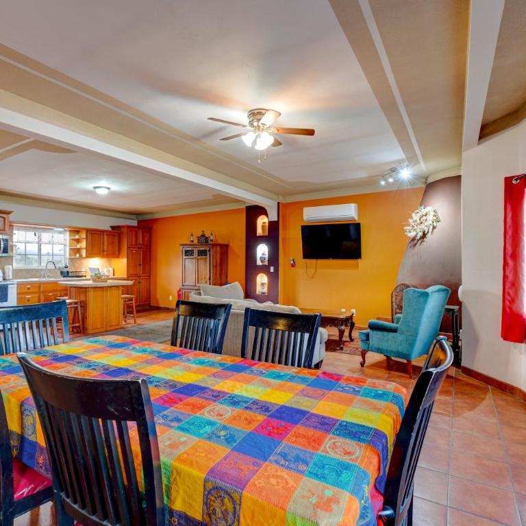 CASA DEL MAR-- Sleeps 16, Pool, AC, Wi-Fi, Near Malecón - Casa Vacacional de 3 dormitorios - 15