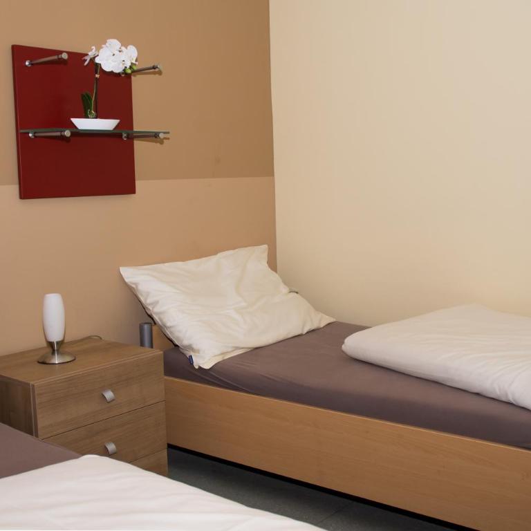 Welog Rast Ilz - Doppelzimmer mit Zustellbett - 4
