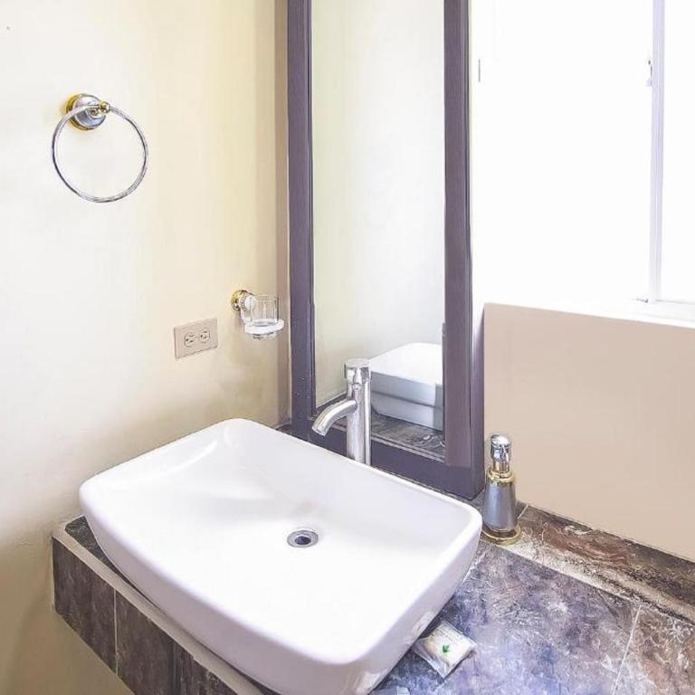 OYO Hotel Plaza Las Torres, Cabo San Lucas - Standard Three beds - 3