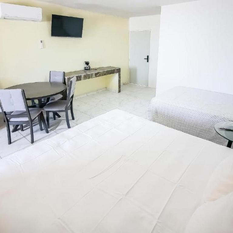 OYO Hotel Plaza Las Torres, Cabo San Lucas - Habitación Estándar - 2 camas - 7