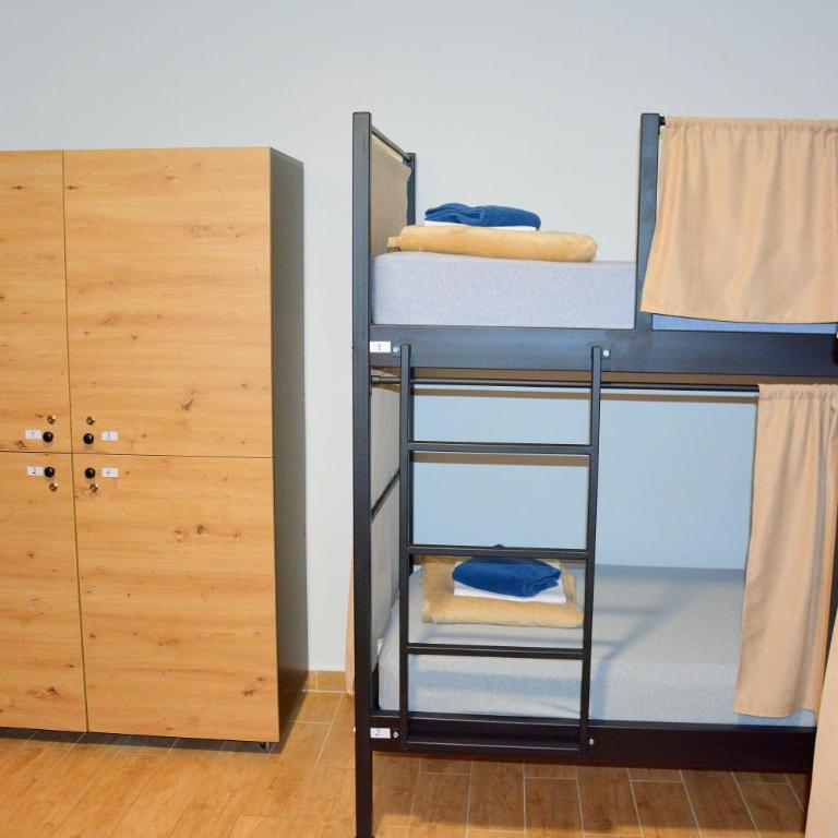 Montenegro Backpackers Home Kotor - Bunk Bed in 6-Bed Dormitory Room - 1