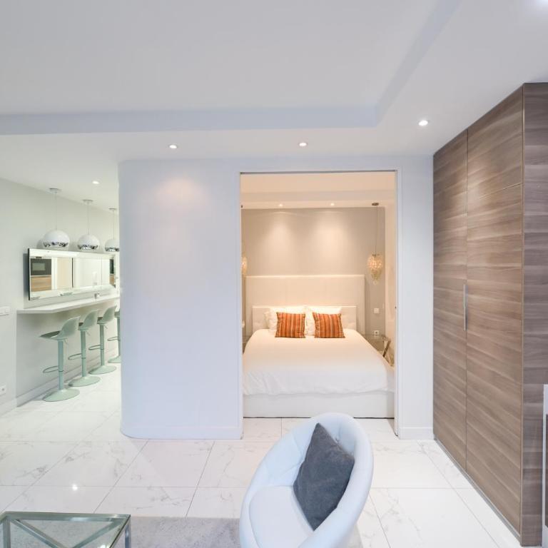 Modern & peaceful 1BD APT by Champs-Elysees with AC - One-Bedroom Apartment - 15