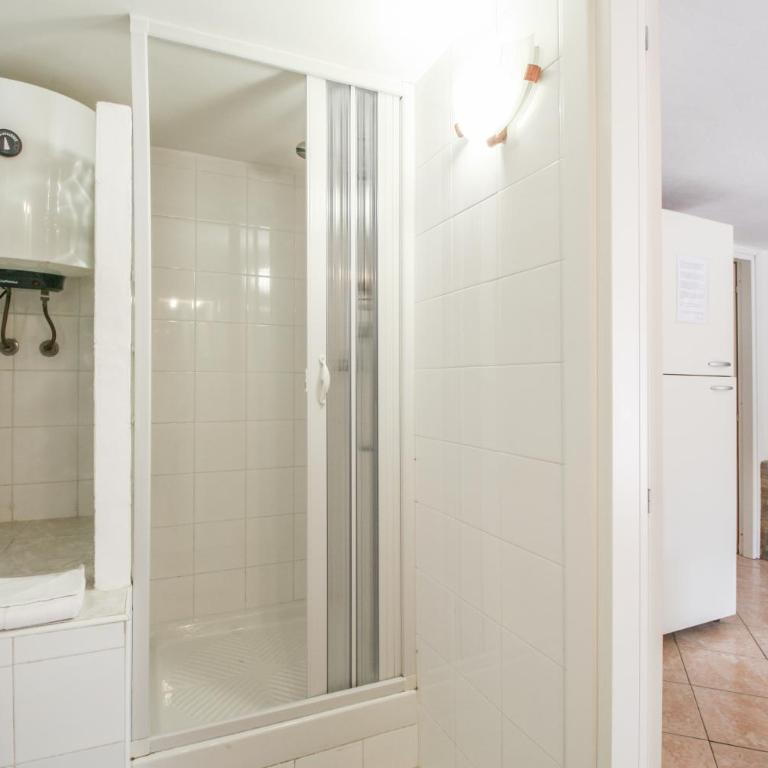 La Tana nel Verde - Comodo Seminterrato - Fiumicino Airport - One-Bedroom Apartment with Garden View - 4