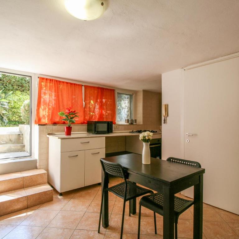La Tana nel Verde - Comodo Seminterrato - Fiumicino Airport - One-Bedroom Apartment with Garden View - 10