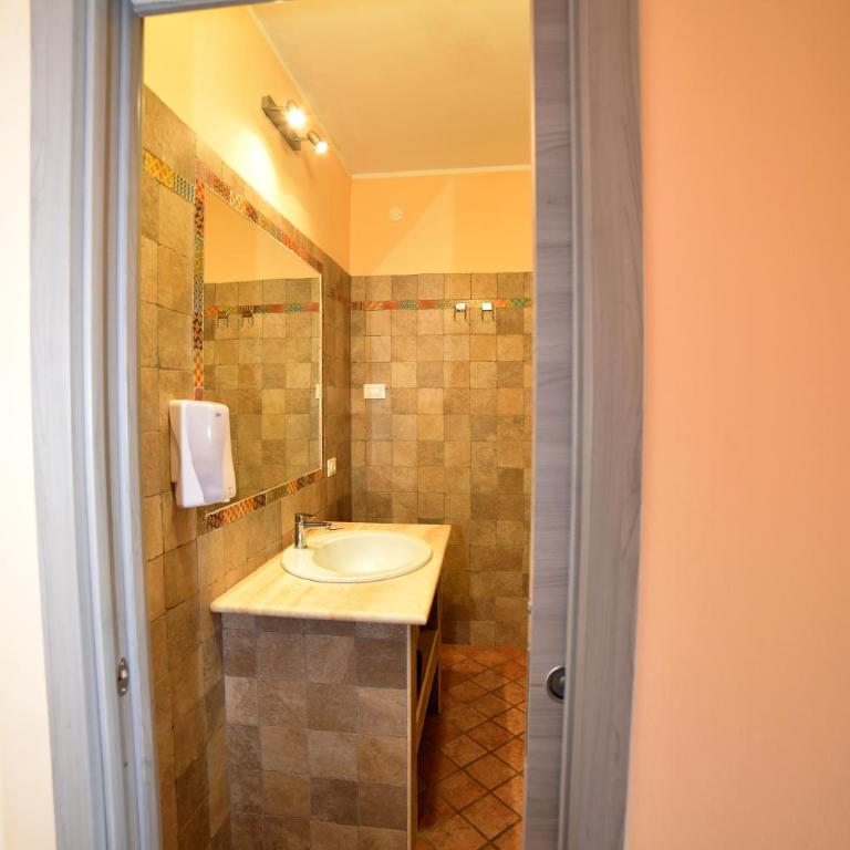 AIR B&B PLEASANT MOMENTS - Camera Tripla con Bagno Privato - 7