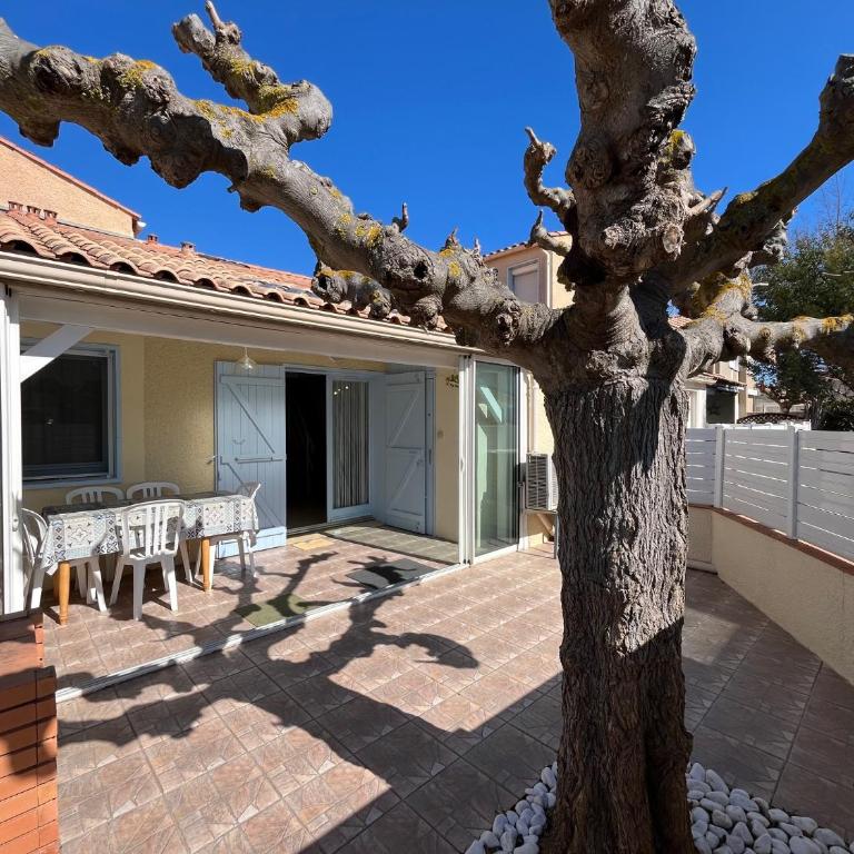 Belle maison de vacances semi climatisée, clôturée, véranda, 6 couchages, résidence LE VILLAGE DE LA MER LRVM93 - Maison 2 Chambres - 1