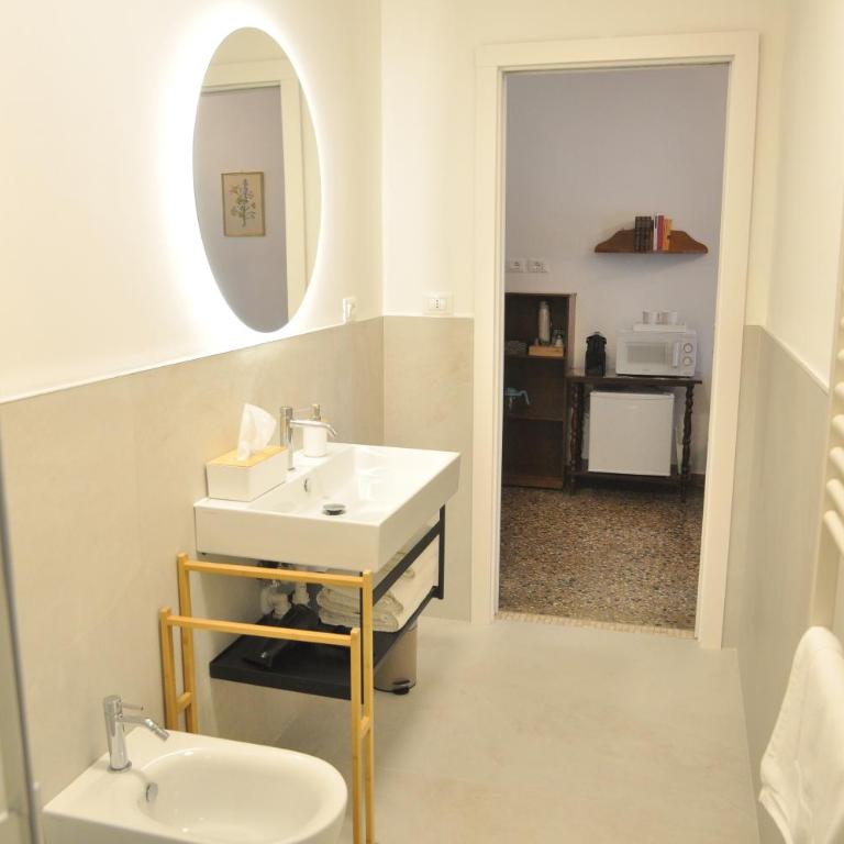 Corte Formenta Apartment - Canal view 5 minutes from Biennale - Three-Bedroom Apartment - 12