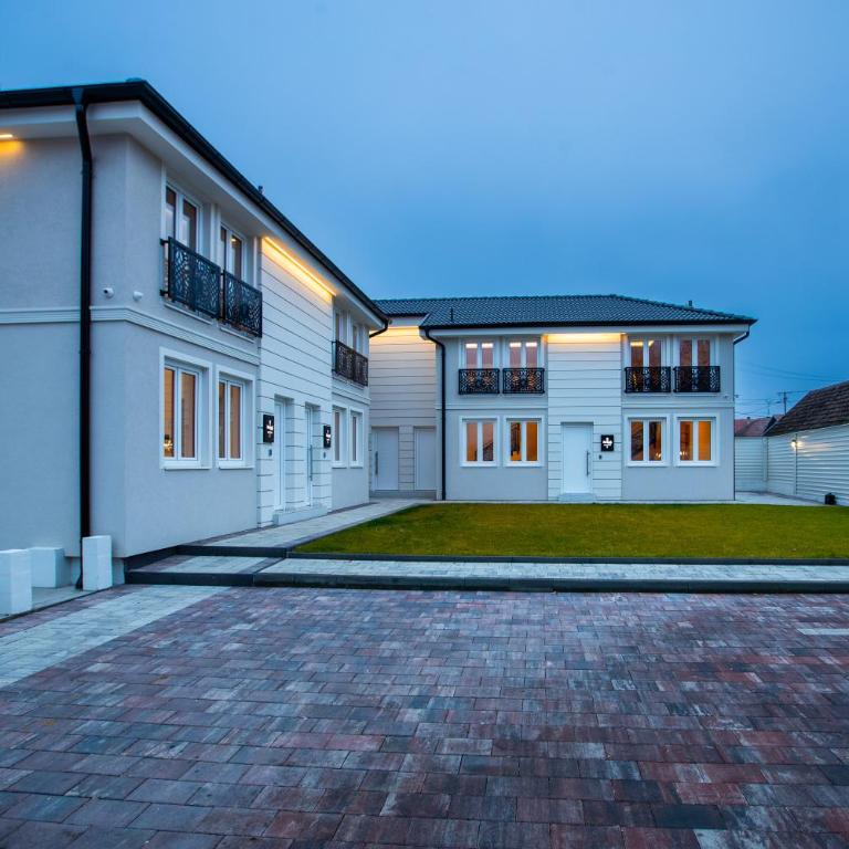 Royal Crown Apartments - Apartment - 38