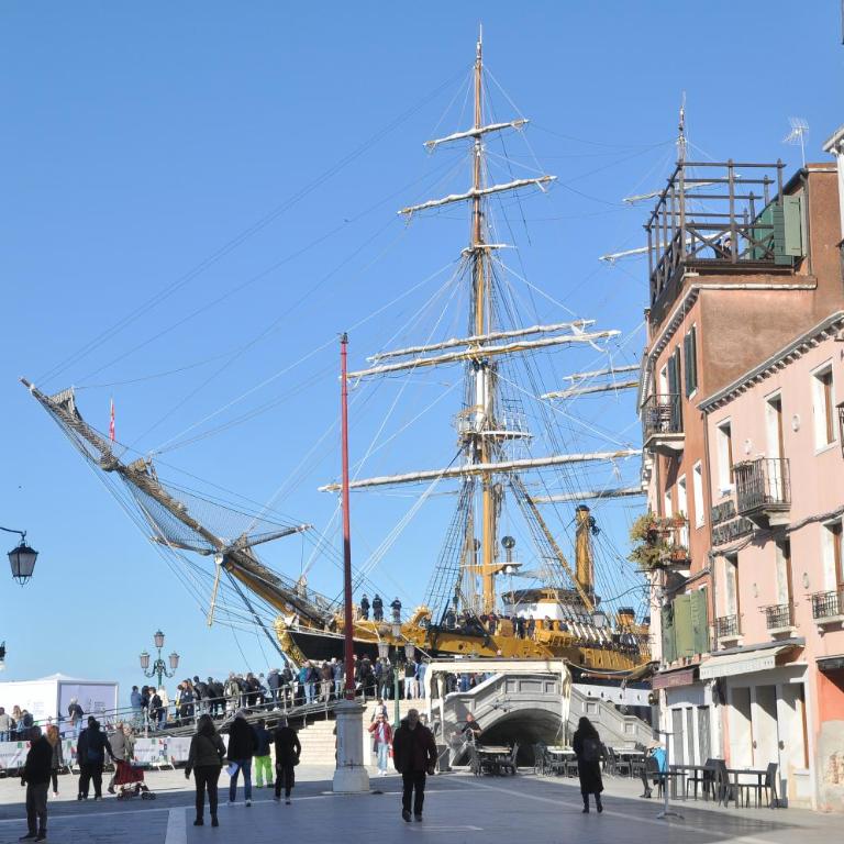 Corte Formenta Apartment - Canal view 5 minutes from Biennale - Three-Bedroom Apartment - 24