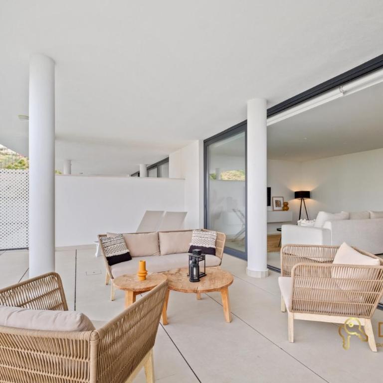 Apartment in Higuerón west with nice garden - Two-Bedroom Apartment with Terrace - 6