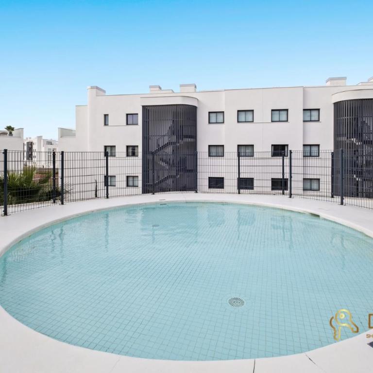 Apartment in Higuerón west with nice garden - Two-Bedroom Apartment with Terrace - 9