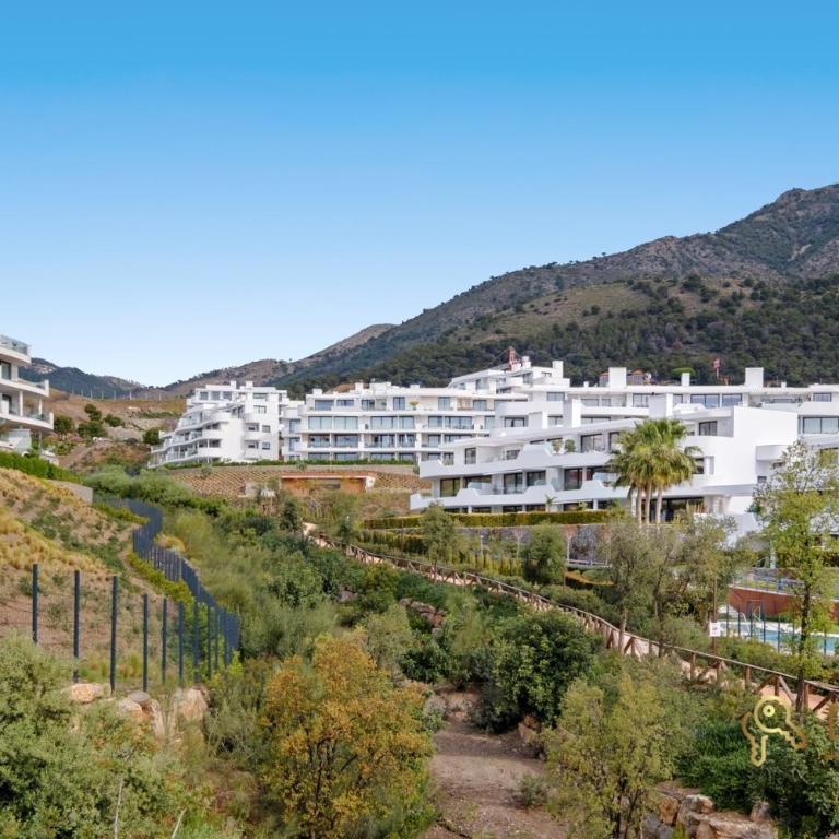Apartment in Higuerón west with nice garden - Two-Bedroom Apartment with Terrace - 33