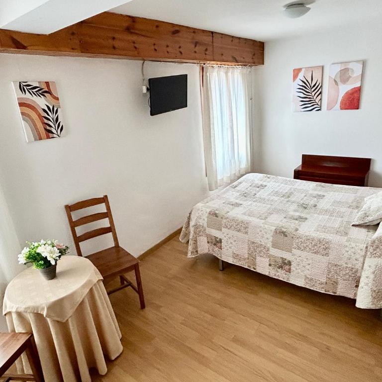 Hostal Estació - Habitación Doble Clásica - 1 o 2 camas - 2