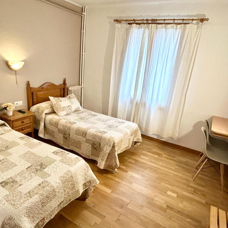 Hostal Estació - Habitación Cuádruple Clásica - 2