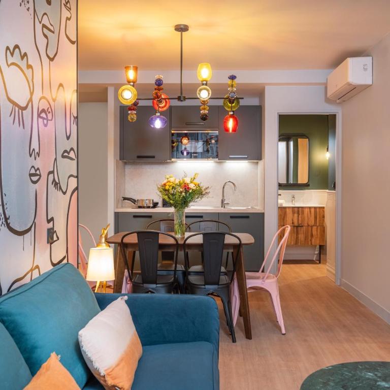 Montmartre Paris Suite - Two-Bedroom Apartment - 3