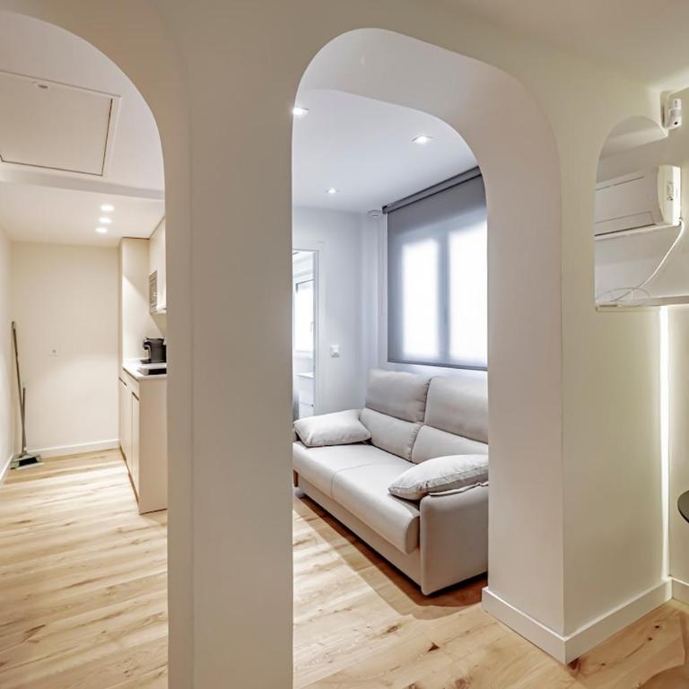 CB10 - Stylish Modern Apartment- 5-minute walk to Gran Vía - Two-Bedroom Apartment - 1
