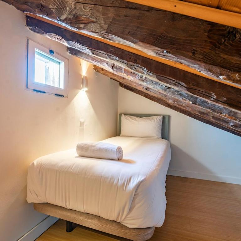 CB10 - Stylish Modern Apartment- 5-minute walk to Gran Vía - Two-Bedroom Apartment - 5