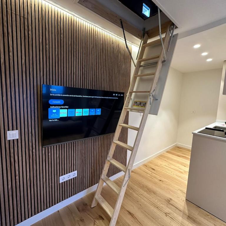CB10 - Stylish Modern Apartment- 5-minute walk to Gran Vía - Two-Bedroom Apartment - 6