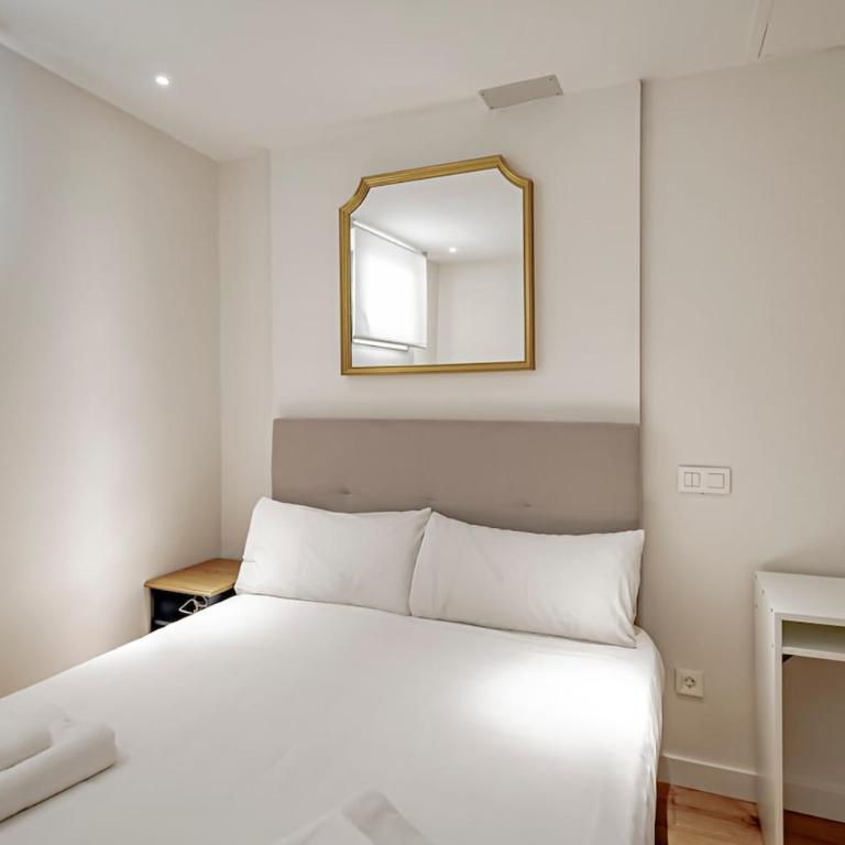 CB10 - Stylish Modern Apartment- 5-minute walk to Gran Vía - Two-Bedroom Apartment - 7