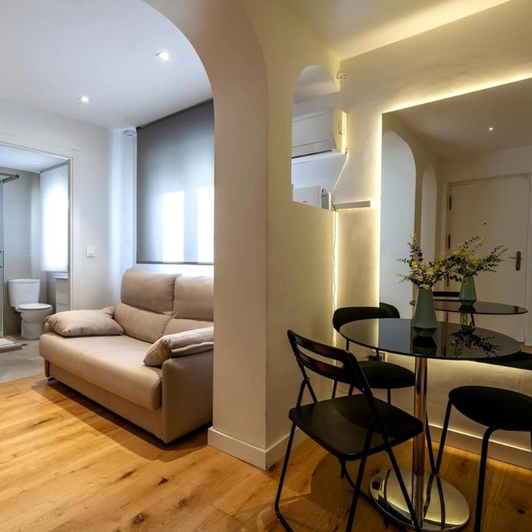 CB10 - Stylish Modern Apartment- 5-minute walk to Gran Vía - Two-Bedroom Apartment - 12